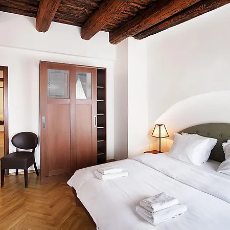 Thunovska Apartamento *
