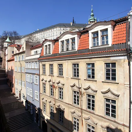 Thunovska Apartamento *
