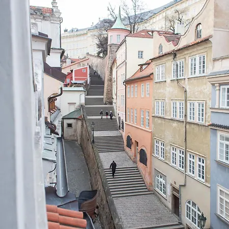 Thunovska Appartement *
