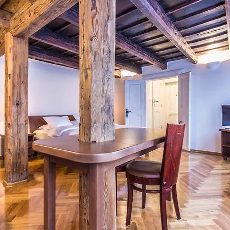 图诺夫斯卡酒店 公寓