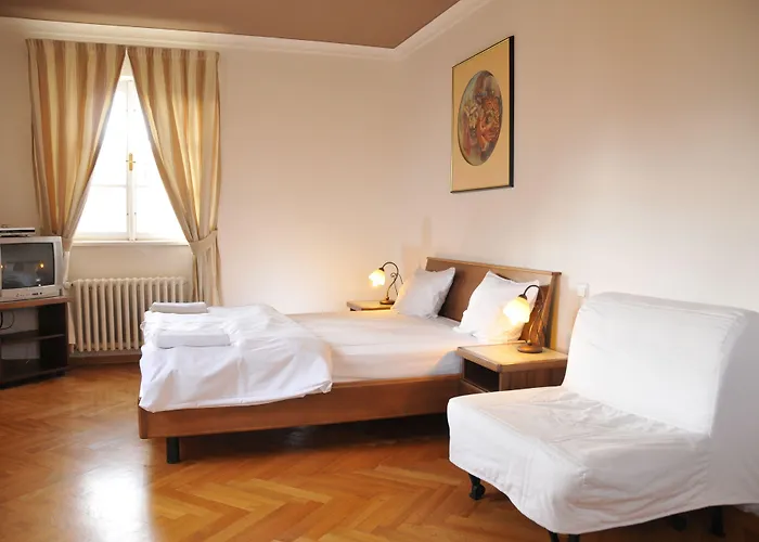 Apartment Residence Thunovska *