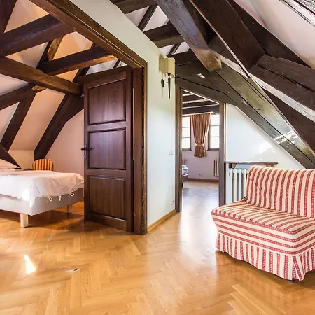 Thunovska Apartamento