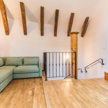 Apartamento Thunovska *